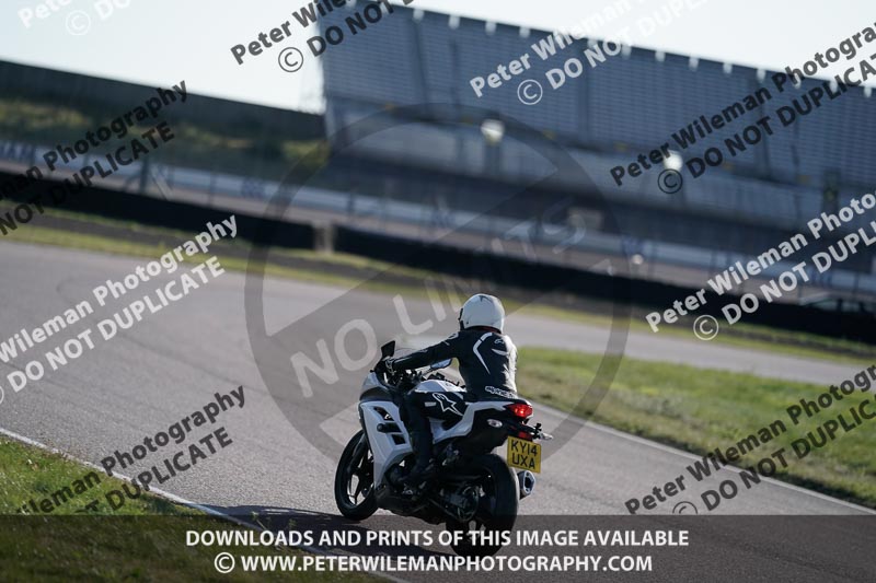 Rockingham no limits trackday;enduro digital images;event digital images;eventdigitalimages;no limits trackdays;peter wileman photography;racing digital images;rockingham raceway northamptonshire;rockingham trackday photographs;trackday digital images;trackday photos